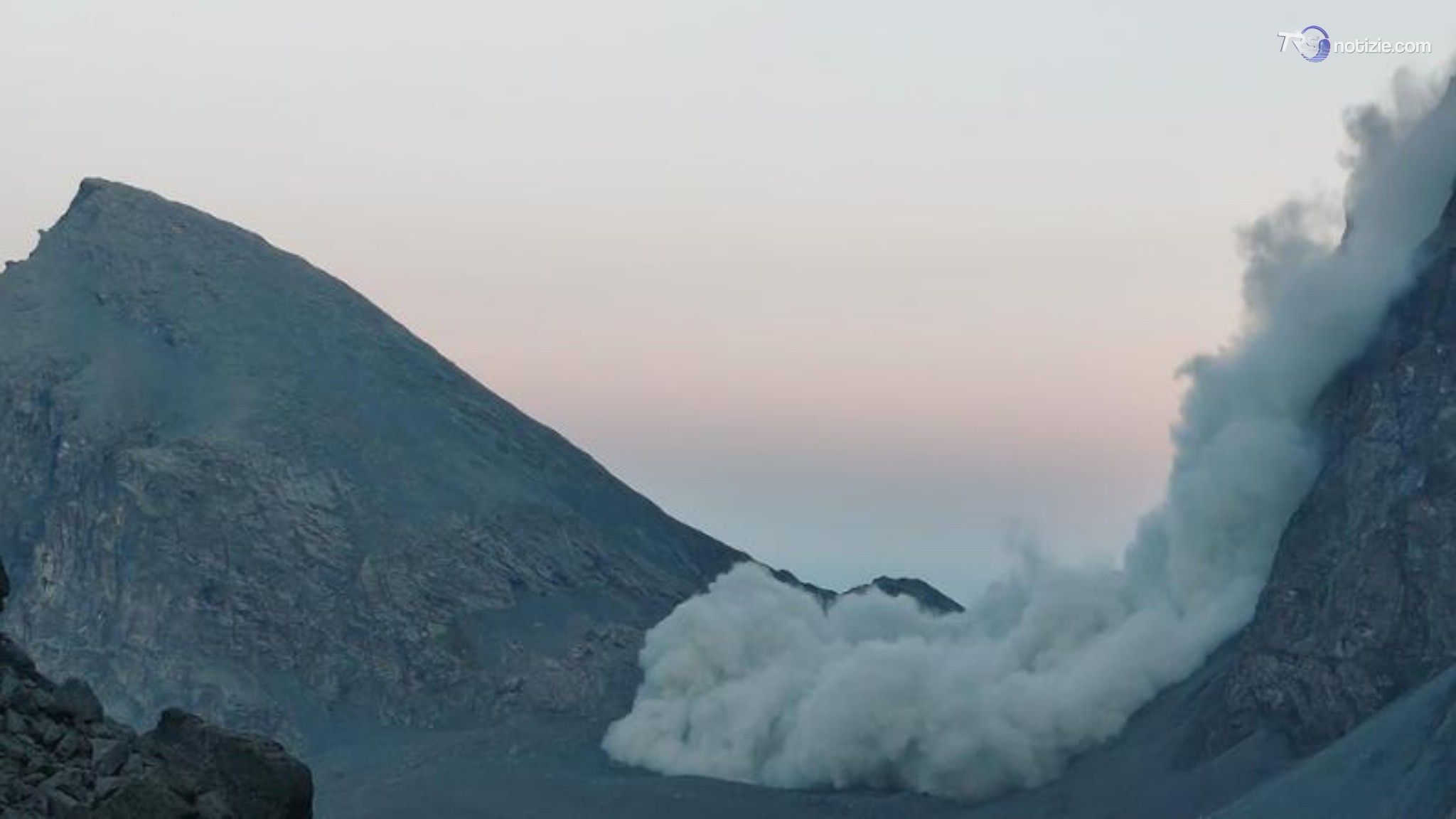 Vasta frana si stacca dal Monviso, attivato il soccorso alpino per verifiche