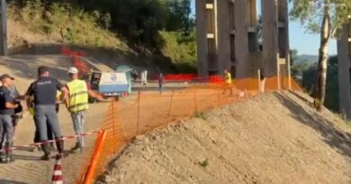 Omicidio-suicidio sulla A1: il cavalcavia dal quale ha gettato la ex per poi lanciarsi nel vuoto