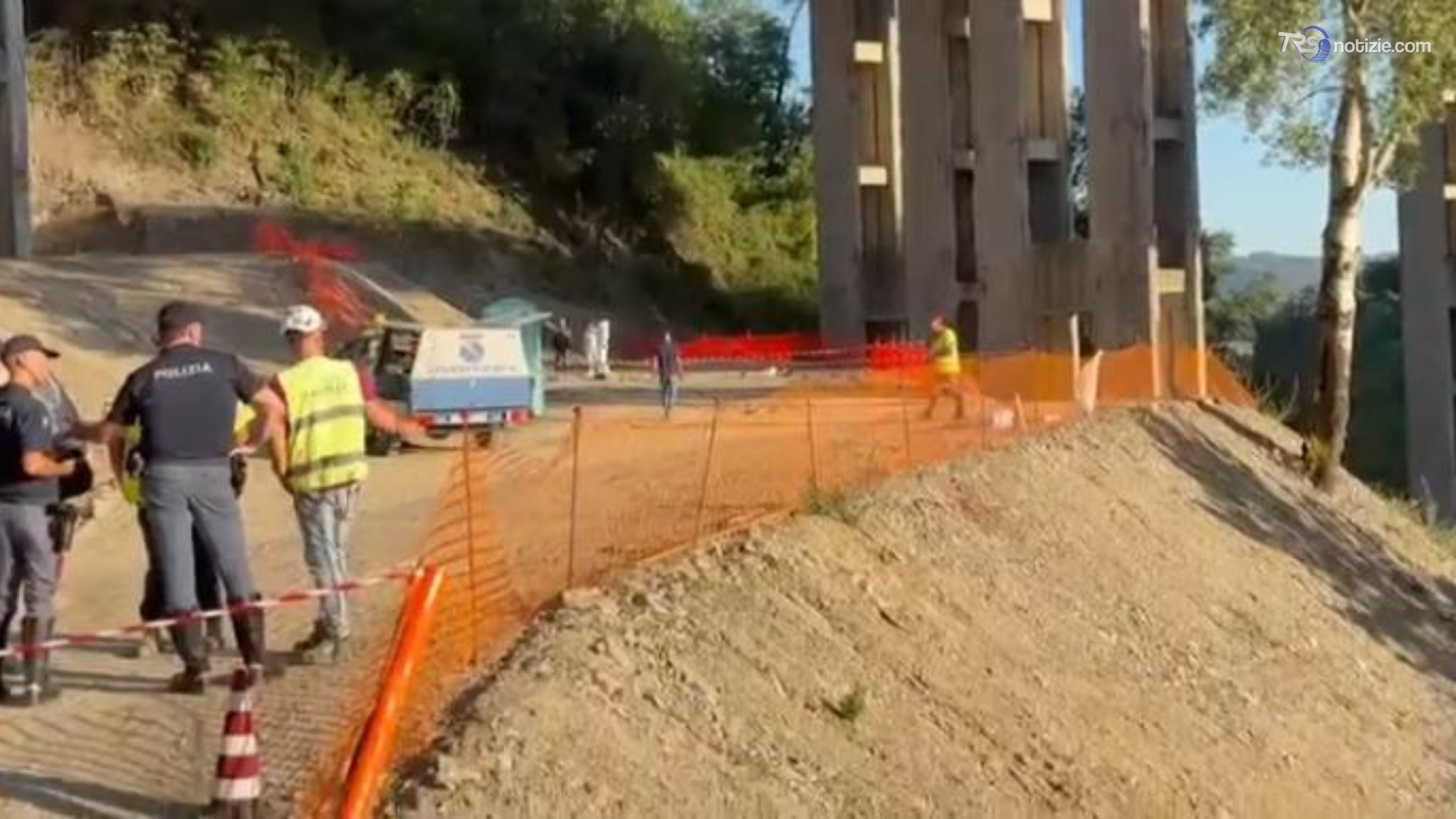 Omicidio-suicidio sulla A1: il cavalcavia dal quale ha gettato la ex per poi lanciarsi nel vuoto