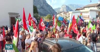 Raduno naziskin a Pietramurata, corteo per dire no all'ultradestra
