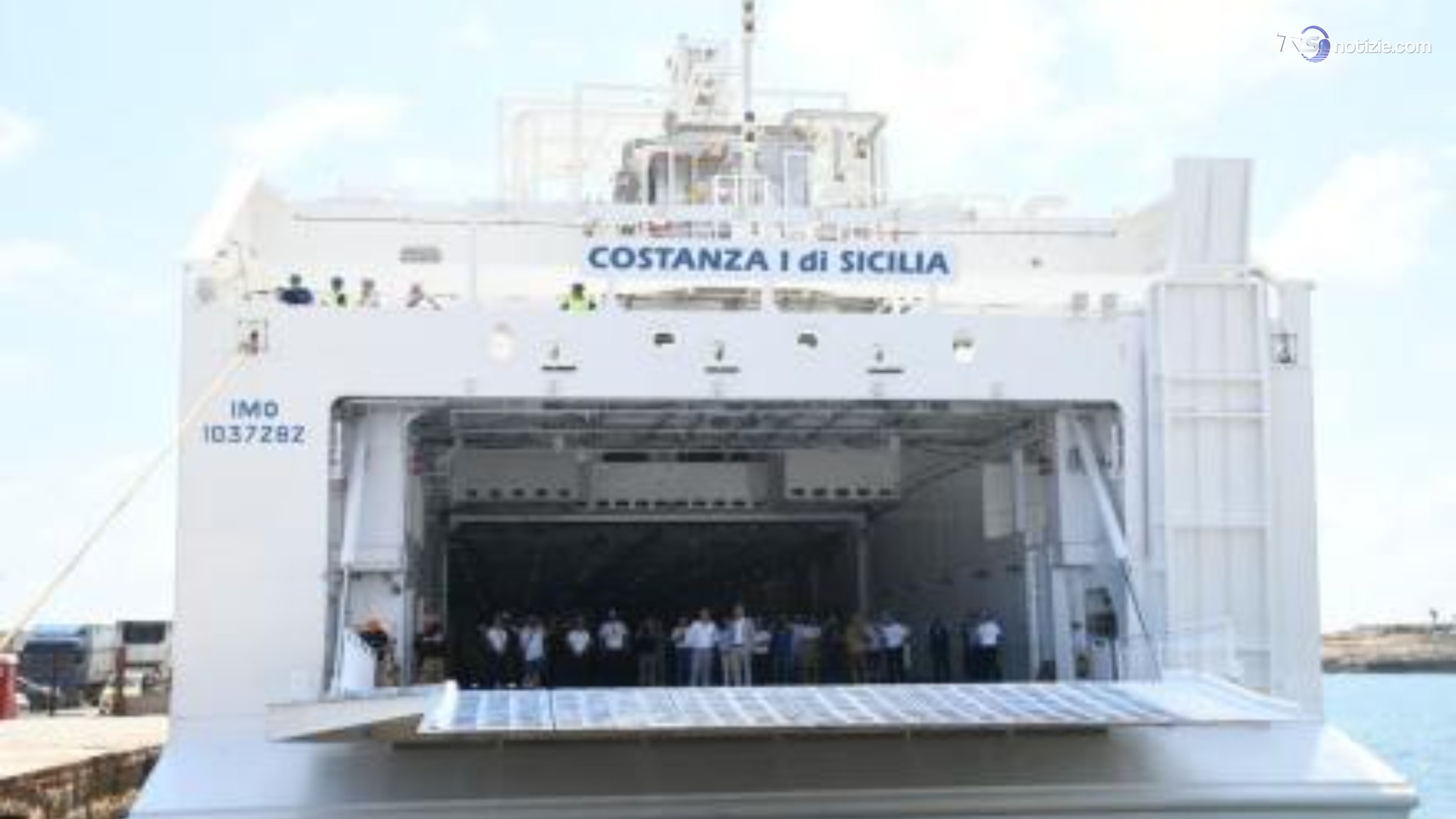 Traghetti per Lampedusa: "Fare luce sui costi"