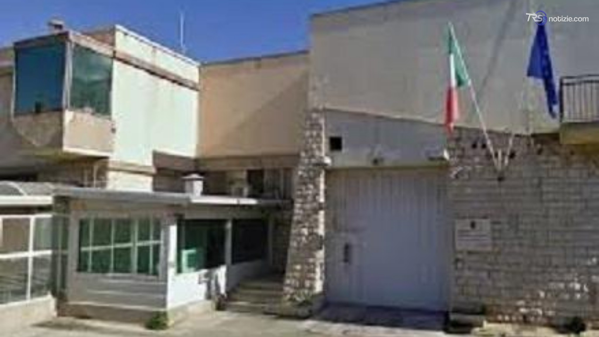 Olio bollente contro un ispettore della penitenziaria