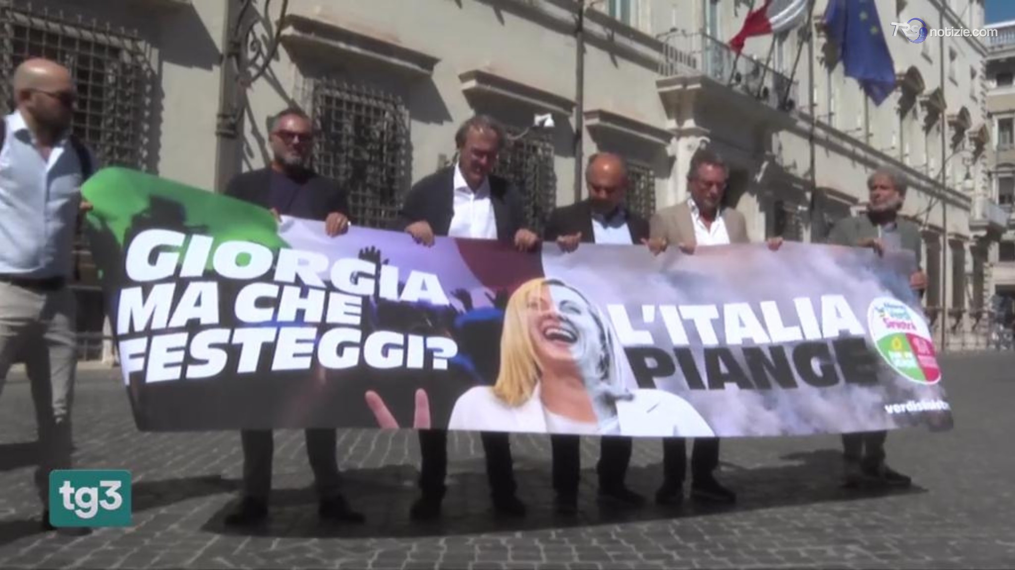 Le opposizioni: “Meloni festeggia, l’Italia no”