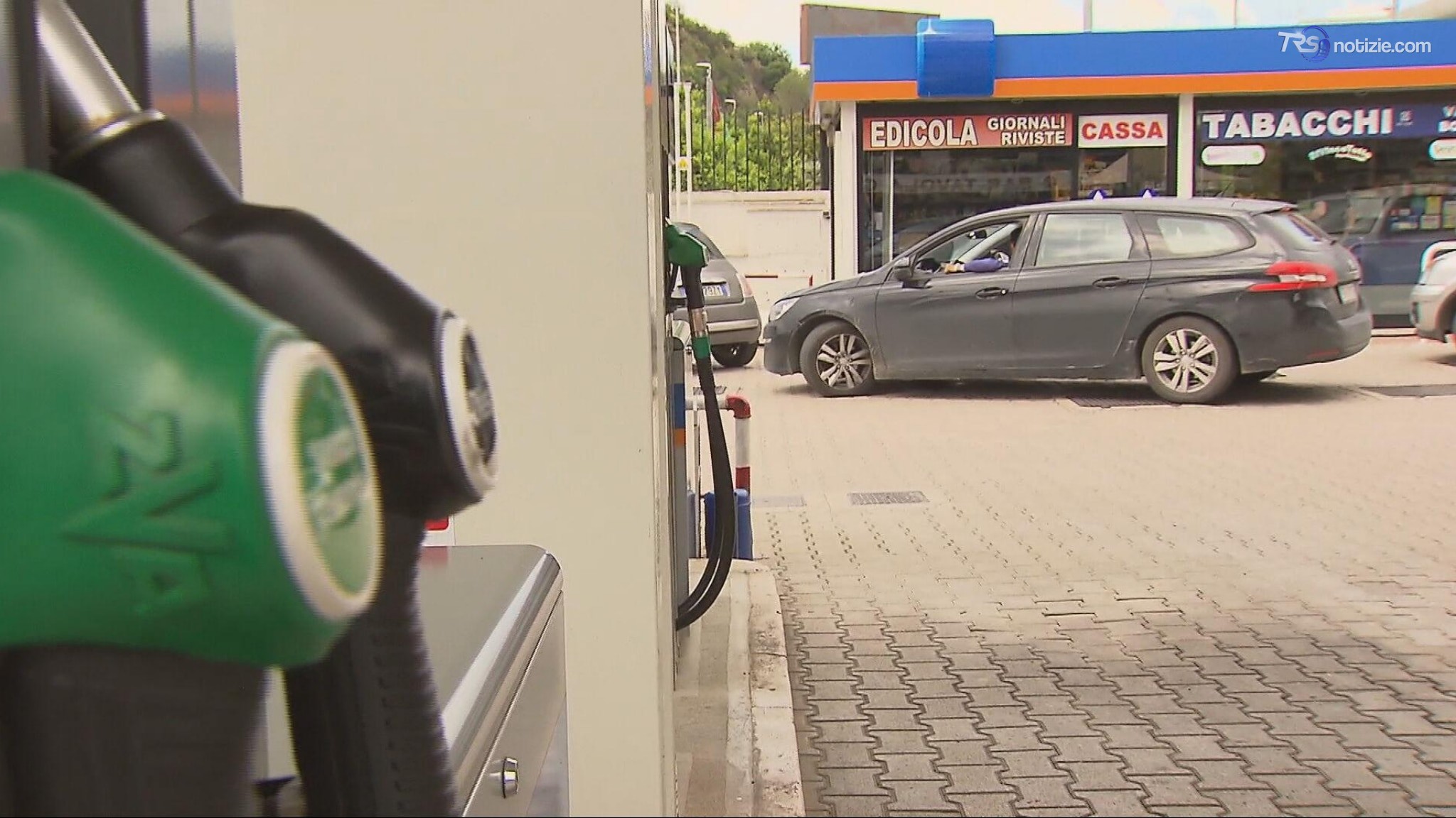 Emergenza carburanti e caro energia: prorogato il taglio delle accise, volano i prezzi del gasolio