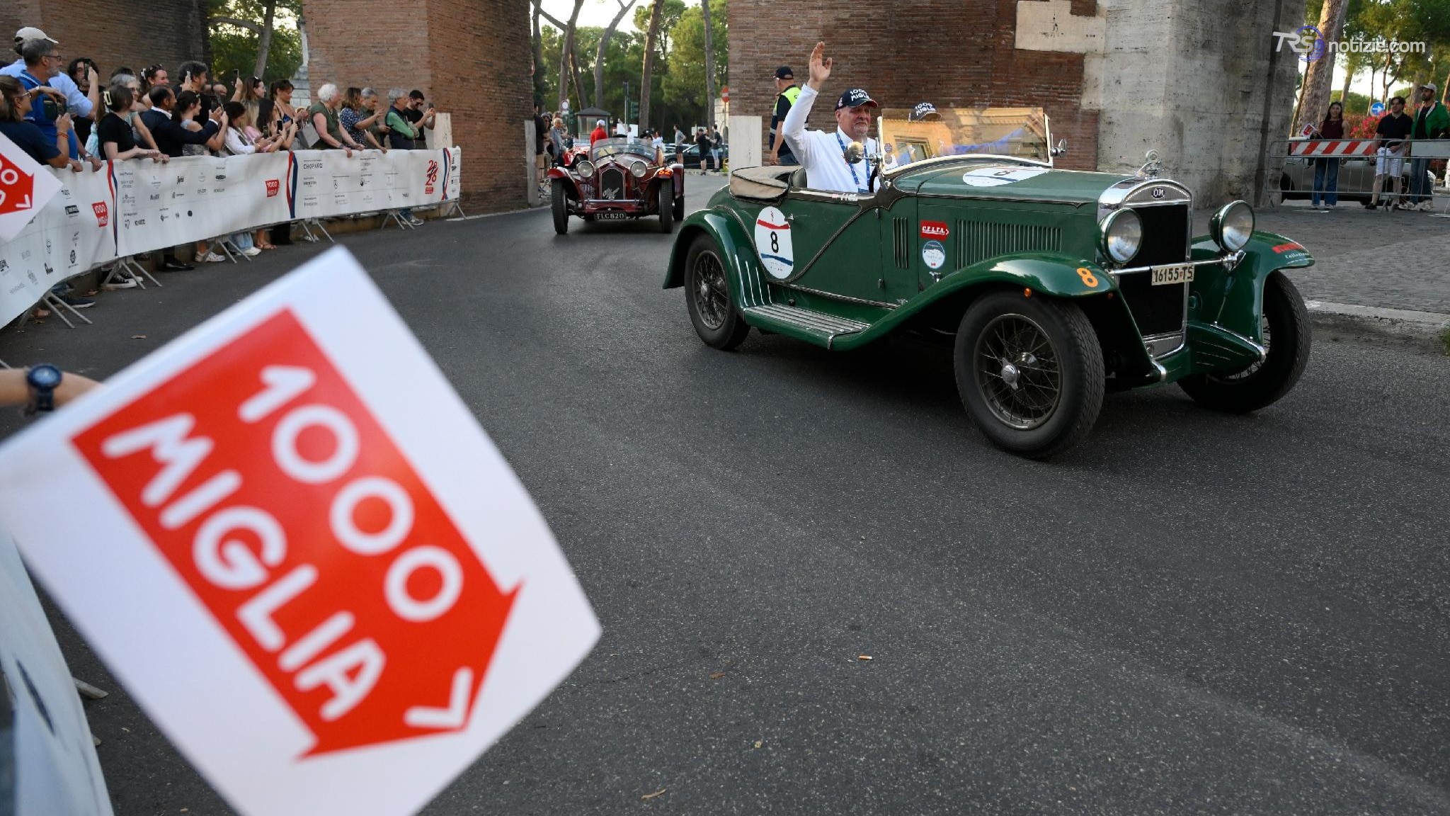 Rally Mille Miglia a Brescia, travolta e uccisa una persona. Gara sospesa