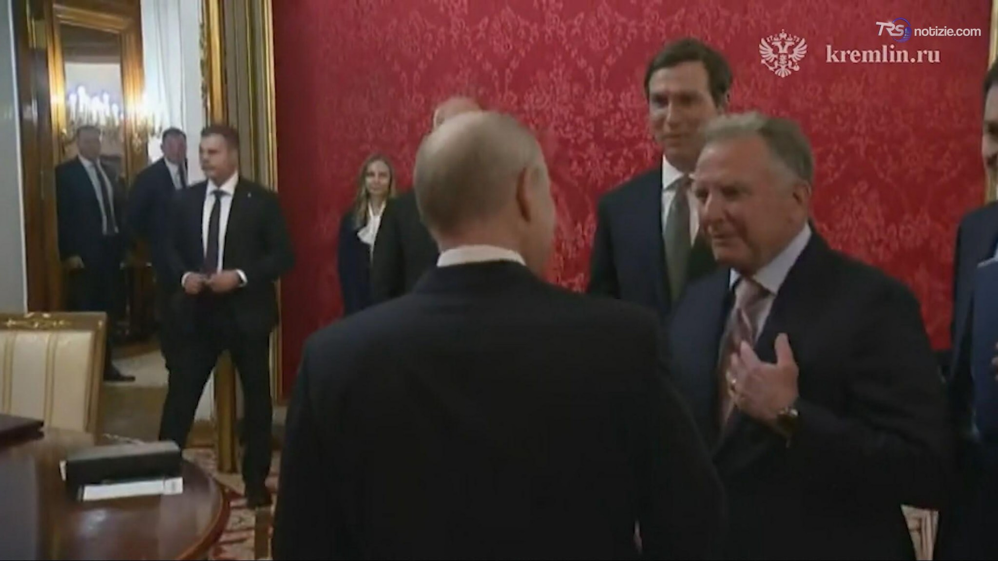 Negoziati Ucraina: vertice di tre ore al Cremlino tra Putin, Witkoff e Kushner