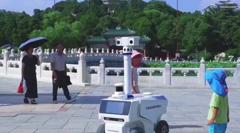 Come in Star Wars: ecco i robot pulitori che si aggirano per i parchi cinesi a Pechino