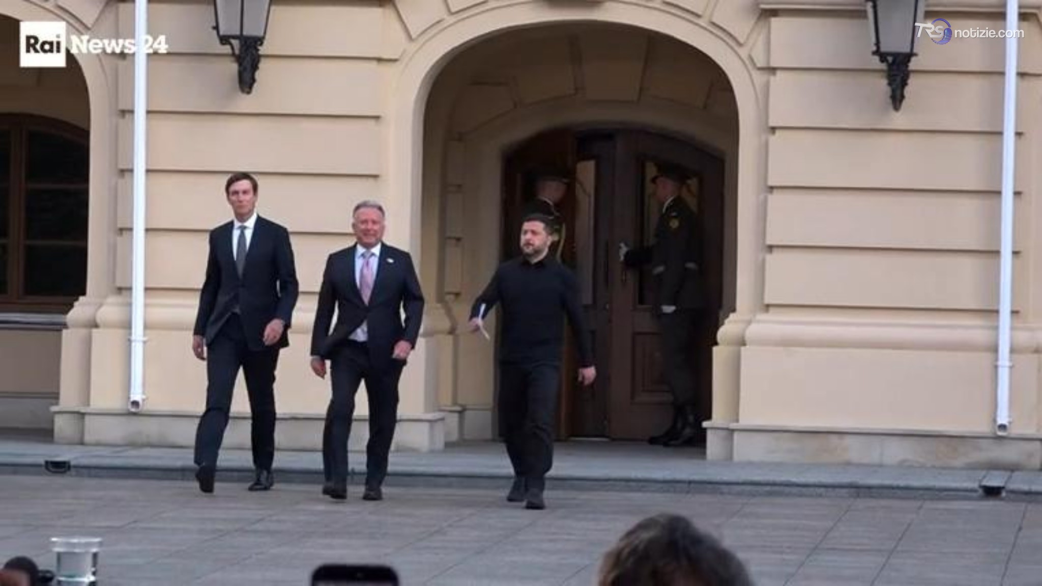Vertice tra Zelensky e gli inviati di Trump. Sui territori decidono i leader