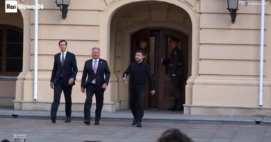 Finiti i colloqui a Kiev tra gli inviati Usa e Zelensky: "Tema territori si risolve tra presidenti"