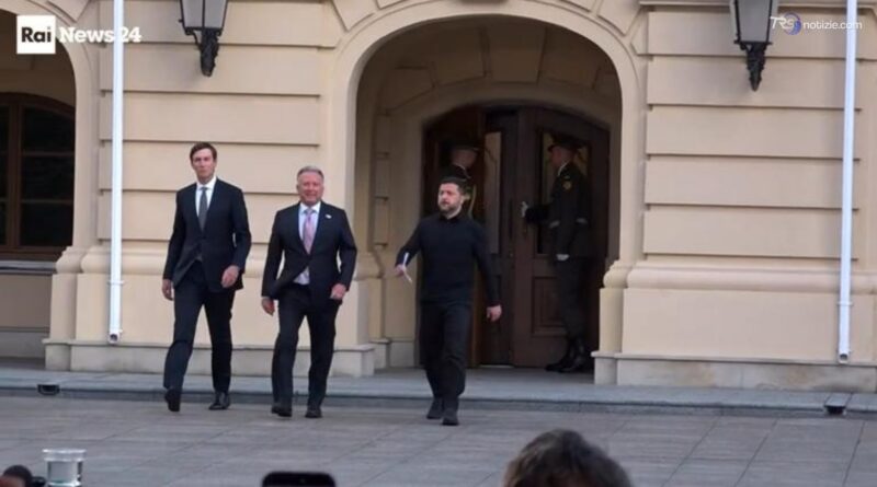 Finiti i colloqui a Kiev tra gli inviati Usa e Zelensky: "Tema territori si risolve tra presidenti"