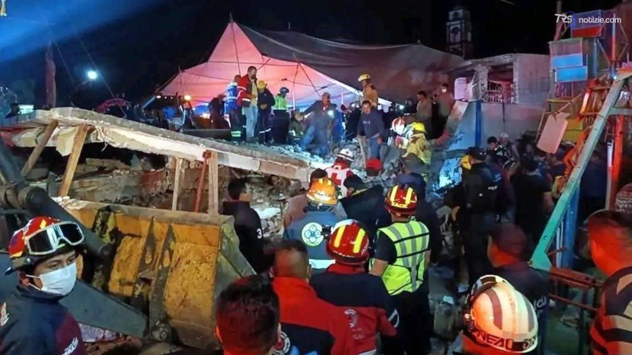 Le luci pirotecniche e la deflagrazione senza controllo: la festa patronale si trasforma in tragedia