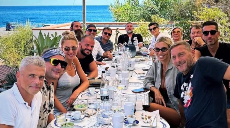 Vacanza in Sicilia per Francesco Totti e Noemi Bocchi