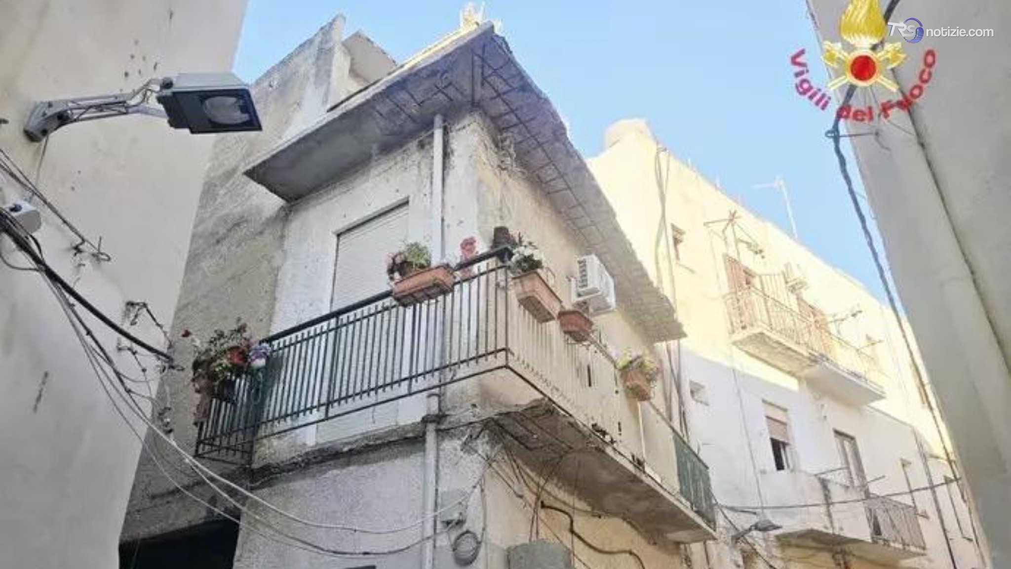 Sicilia, crolla un balcone: muore donna