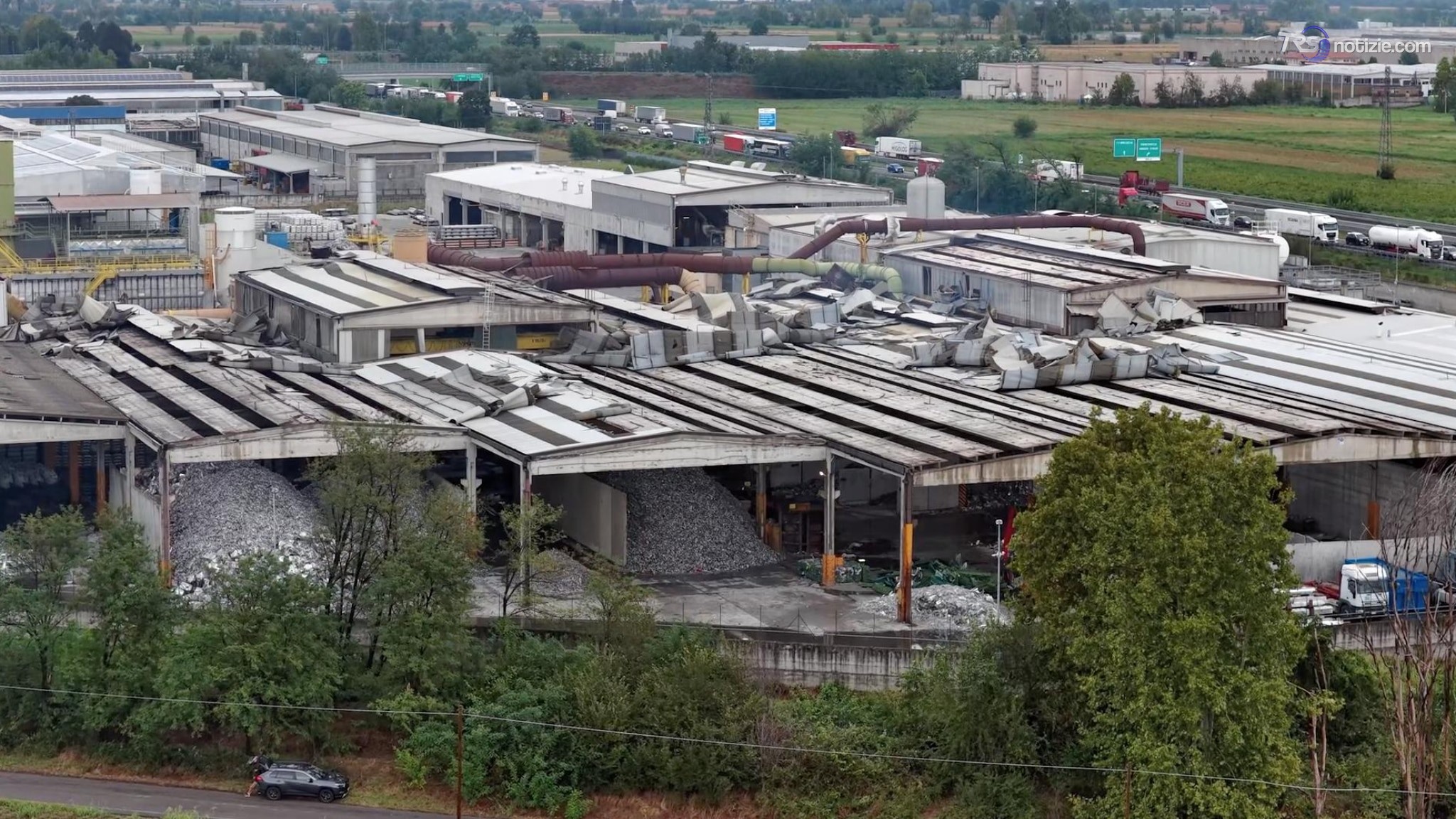 Tempesta tra Brescia e Cremona: divelte le coperture di uno stabilimento