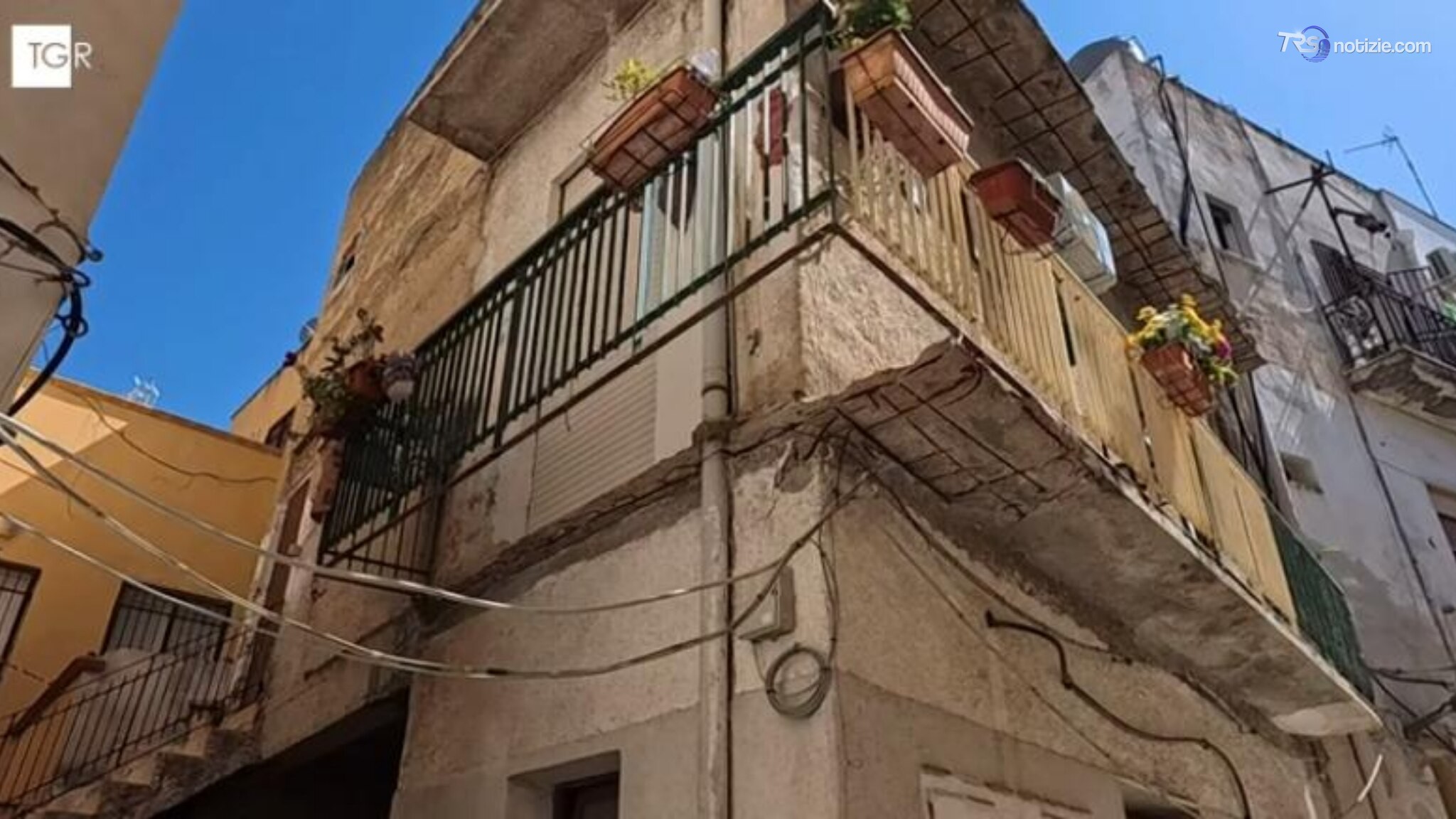 Mazara del Vallo, cede il balcone e muore. La vittima, una donna di 86 anni