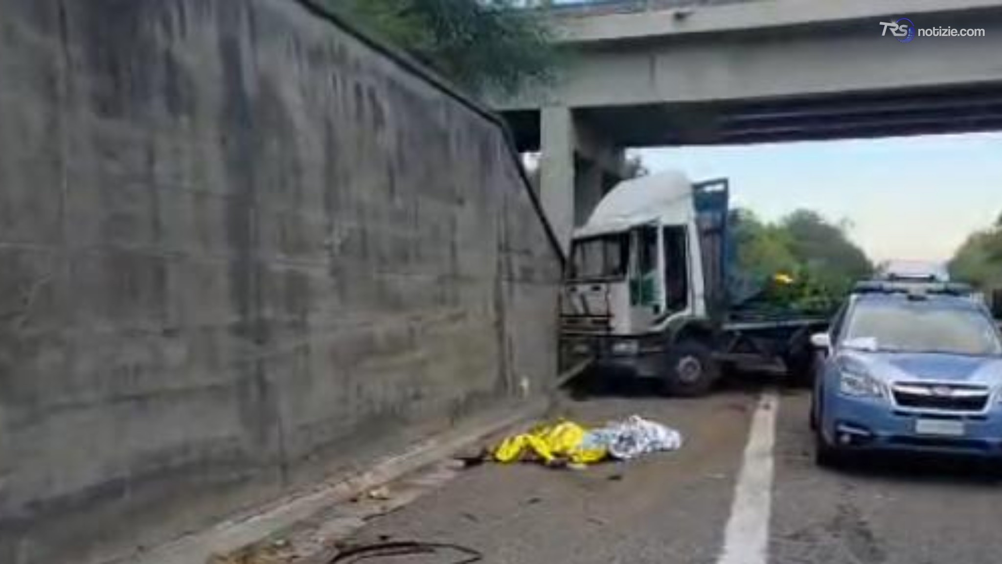 A18 Messina-Catania, un camionista sceso dal suo mezzo muore nell'impatto