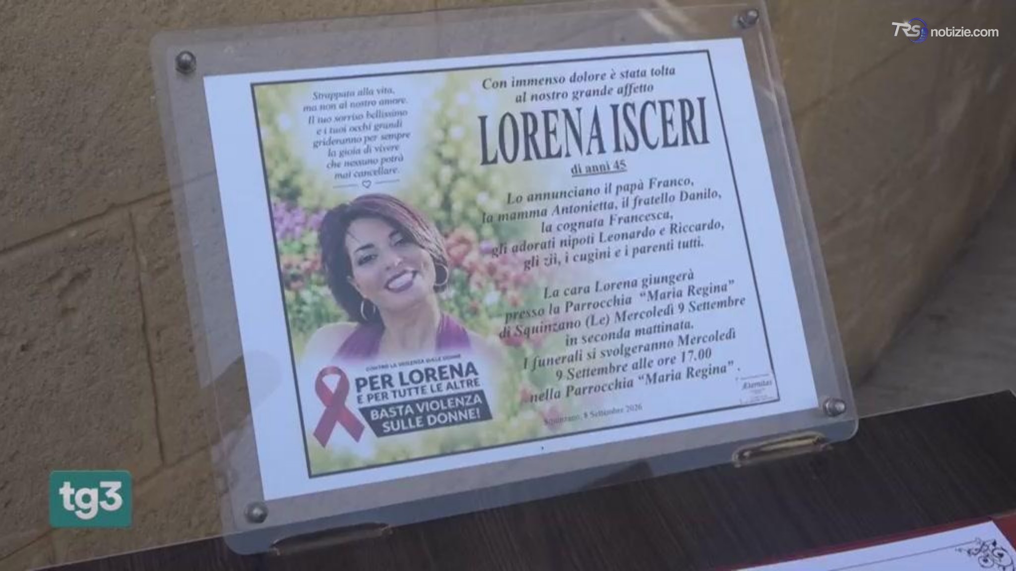 Palloncini rossi e bianchi per l’ultimo saluto a Lorena, l’omelia: “Un no va rispettato”