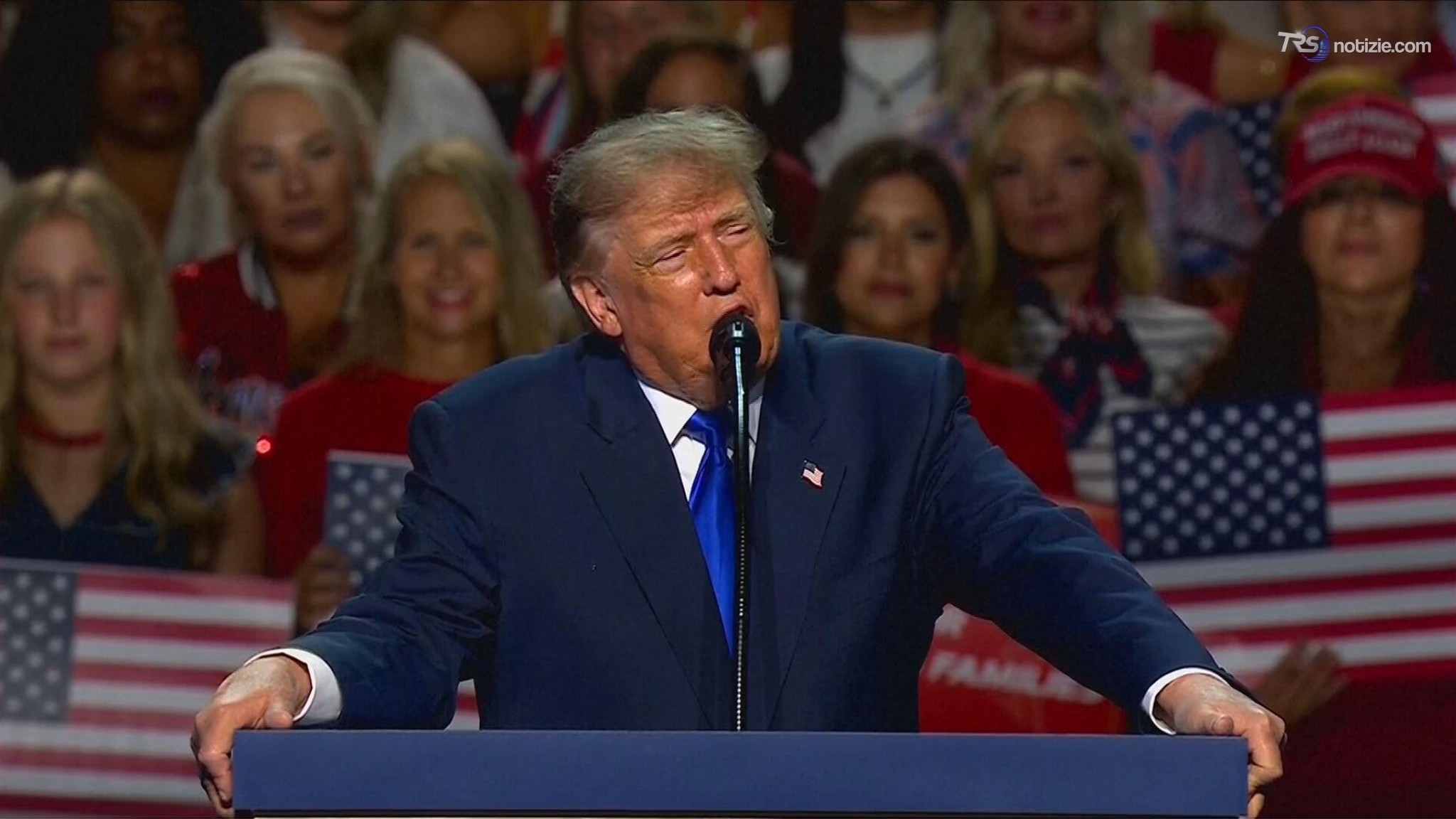 La promessa di Trump: “Se vinciamo, 5000 dollari per ogni adulto americano”
