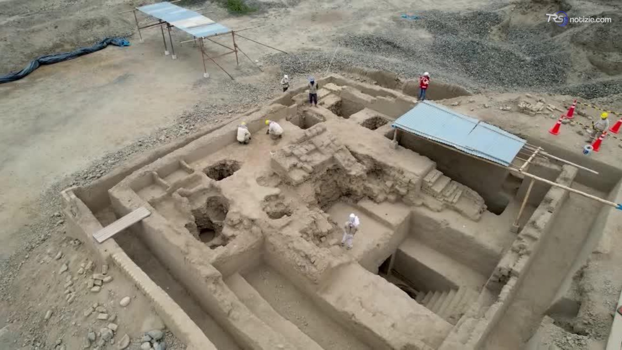 Perù, scoperta un’area funeraria intatta risalente alla civiltà pre-incaica Chimù