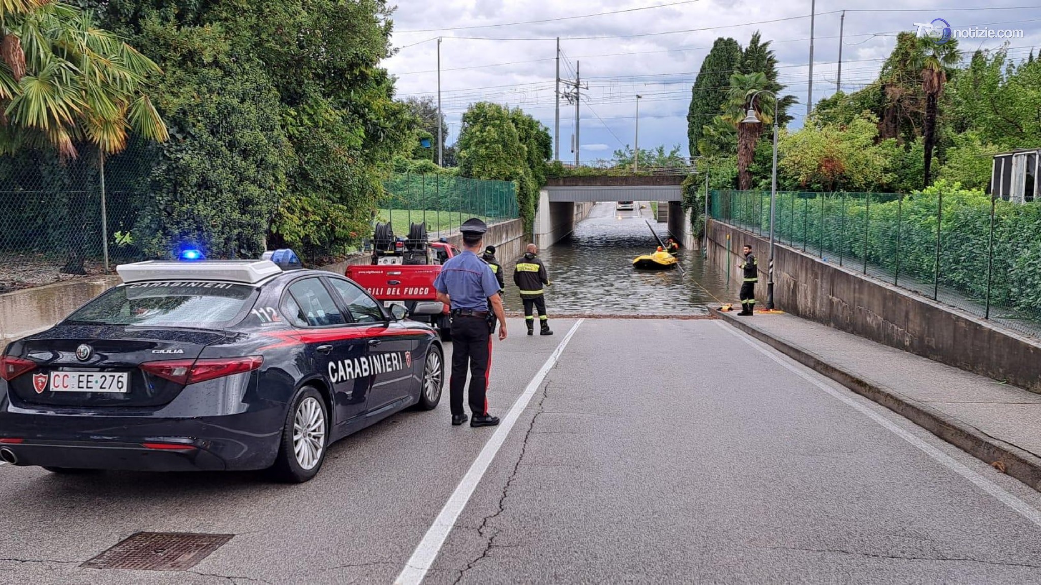 Resta intrappolata nell’auto in un sottopasso allagato: muore una donna di 83 anni