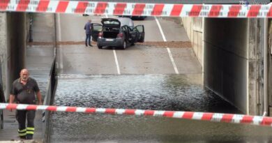 Una donna di 83 anni annega in un sottopasso allagato: l'auto era bloccata