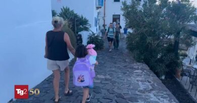 Stromboli, dopo 20 anni riapre la scuola a Ginostra: per una sola alunna