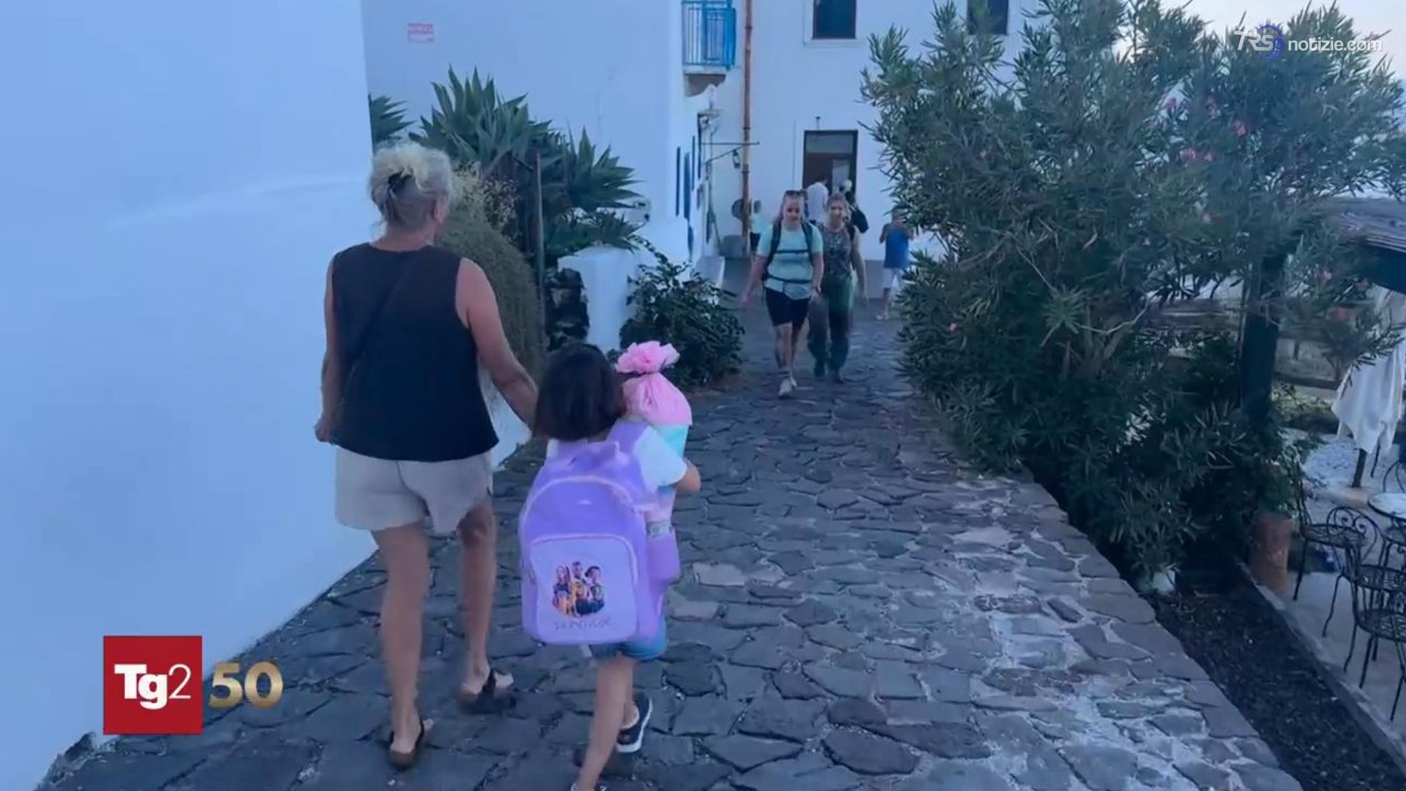Stromboli, dopo 20 anni riapre la scuola a Ginostra: per una sola alunna