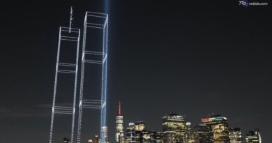 2.977 luci nel cielo di New York: le Torri Gemelle rivivono a 25 anni dall’11 settembre