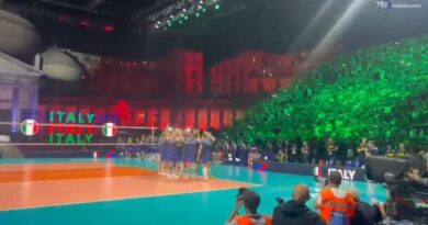 Eurovolley 2026 l’ingresso degli azzurri sul campo di piazza del Plebiscito a Napoli è da brivido
