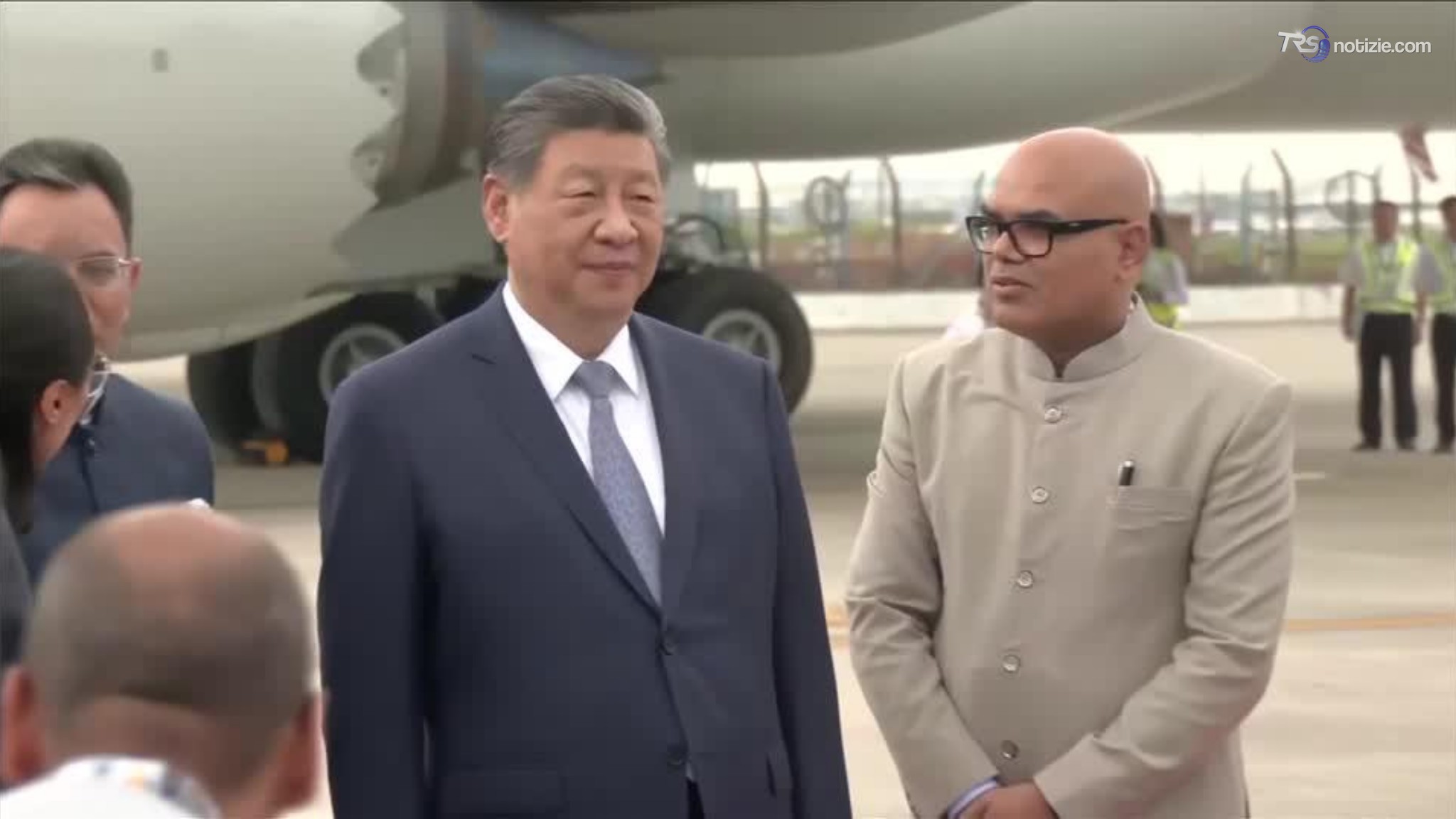 Il presidente cinese Xi Jinping arriva a Delhi per il vertice dei BRICS e colloqui con Modi.
