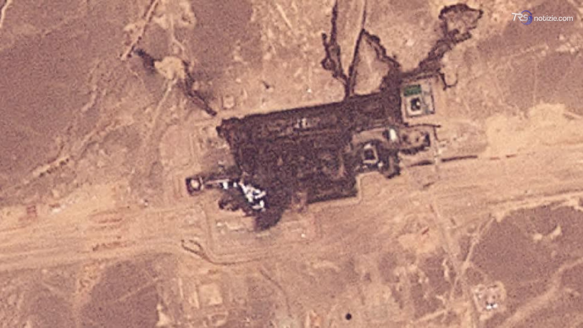 Immagini satellitari rivelano i danni all'impianto petrolifero saudita attaccato dall'Iraq