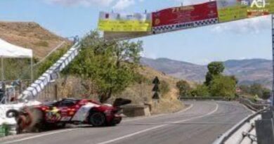 Ferrari fuori pista, nessun ferito