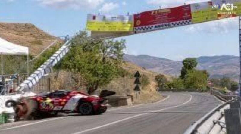 Ferrari fuori pista, nessun ferito