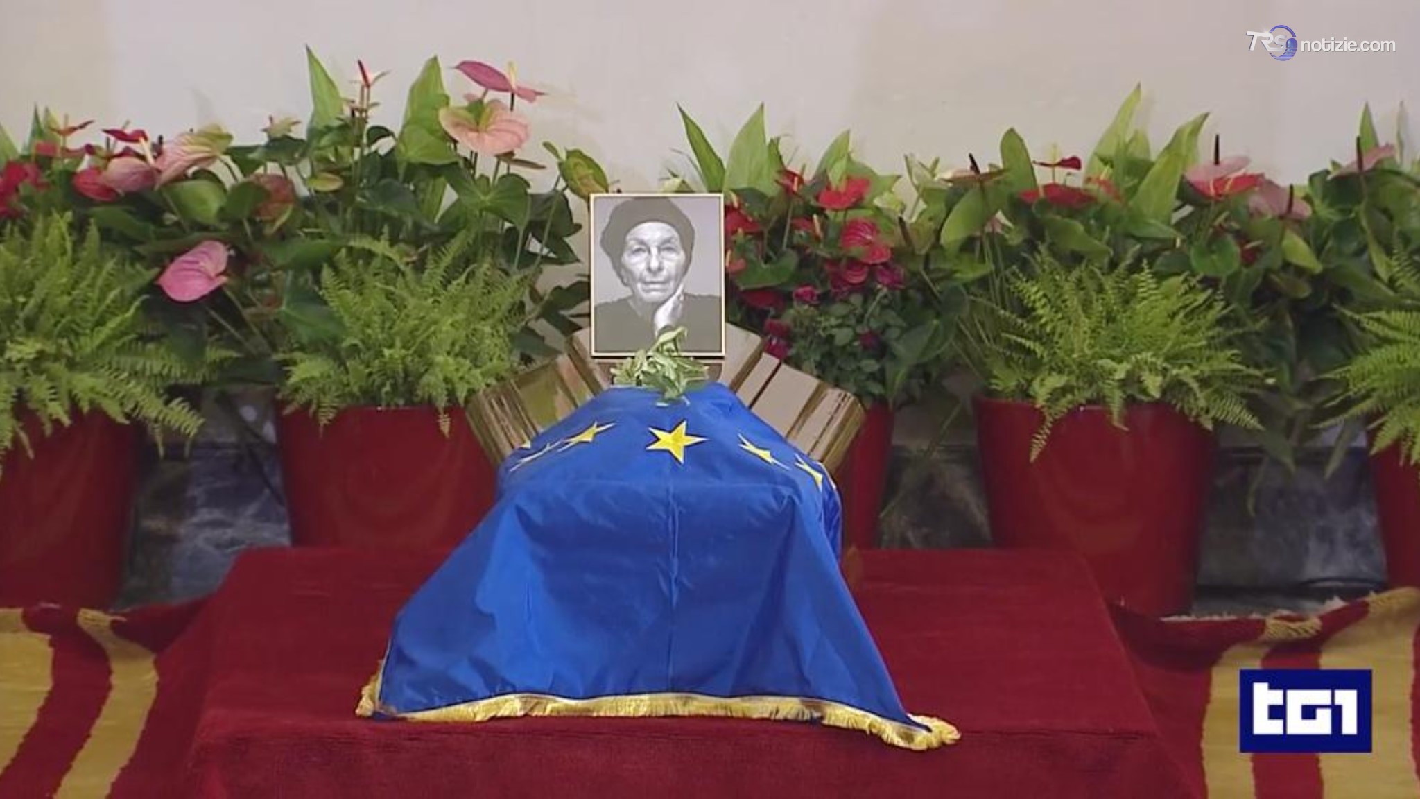 Esequie di Stato per Emma Bonino, al Campidoglio le alte cariche dello Stato e i cittadini in piazza