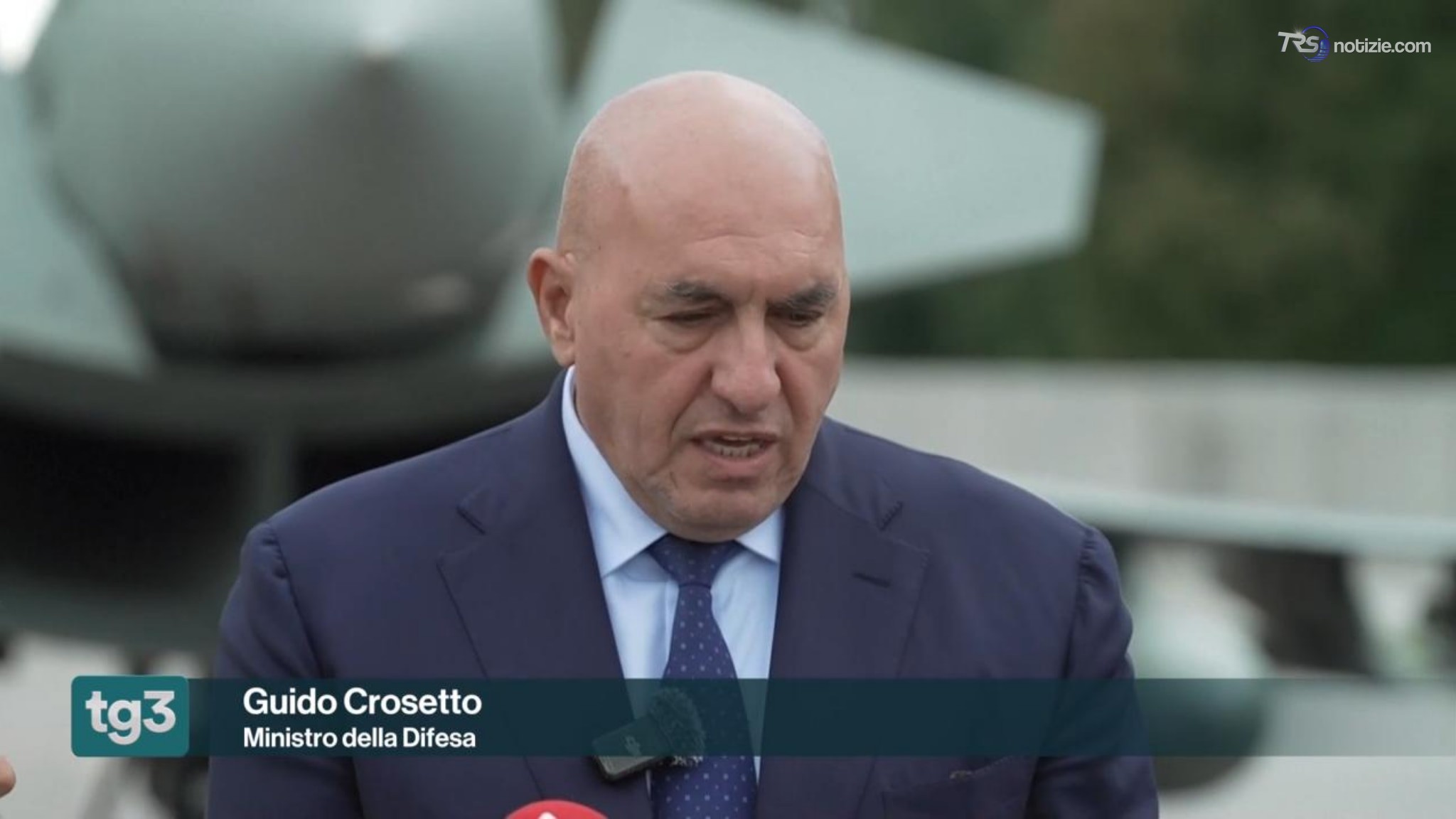 Crosetto blinda la Nato in Lituania, ma sui legami con Mosca la politica italiana resta divisa