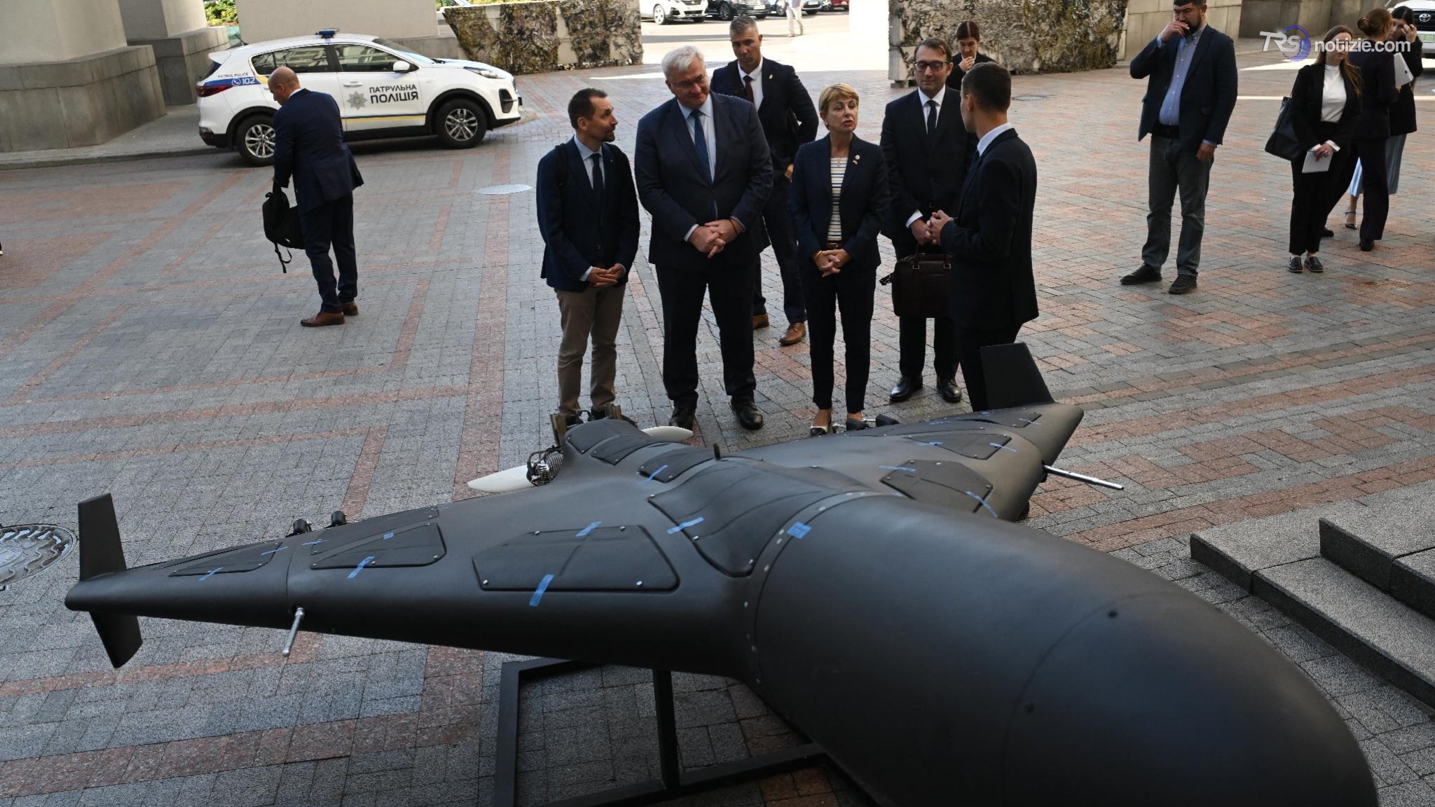 Due caccia italiani abbattono un drone in Lituania, Crosetto a Vilnius: "Provenienza incerta"