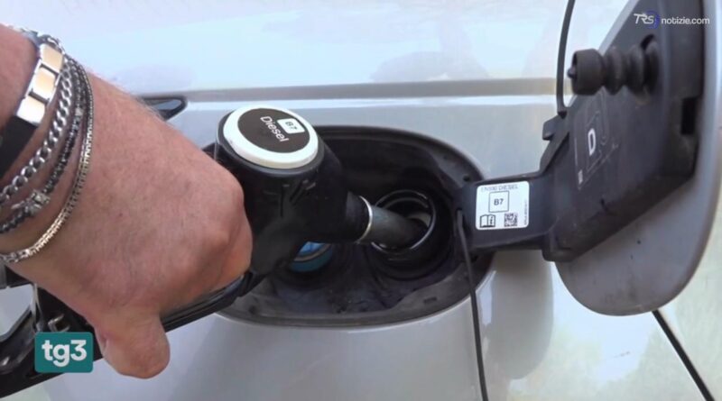 Esenzione bollo e proroga del taglio accise sul diesel: cosa prevede il decreto