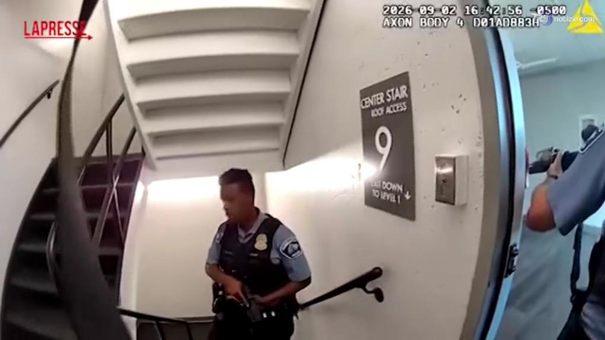 "Sono stato colpito": dalla bodycam di un agente le immagini della sparatoria a Minneapolis