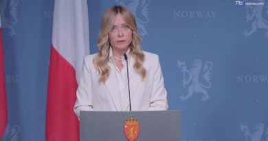 Meloni a Oslo, la conferenza stampa accanto al premier norvegese Støre