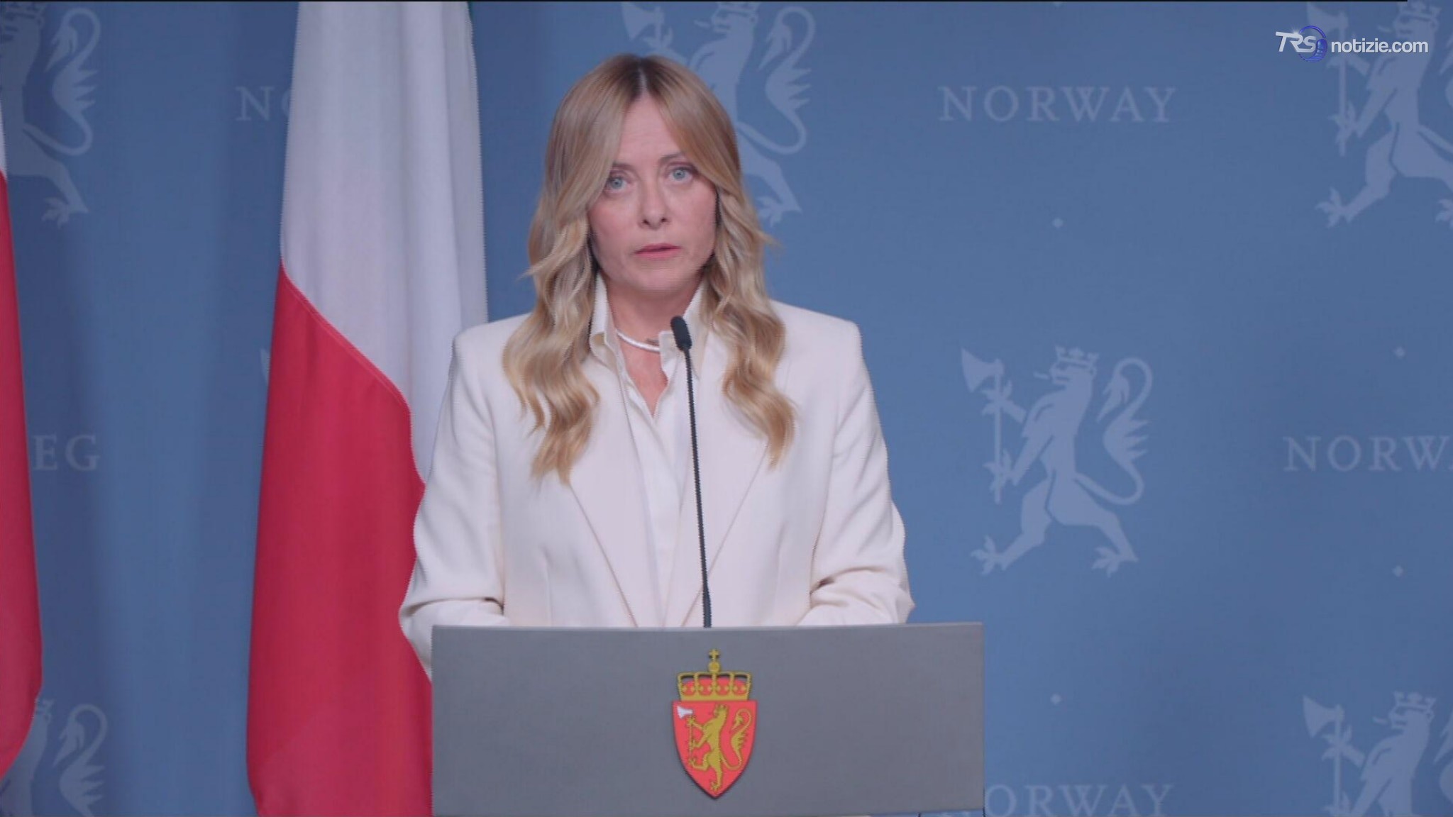 Meloni a Oslo, la conferenza stampa accanto al premier norvegese Støre