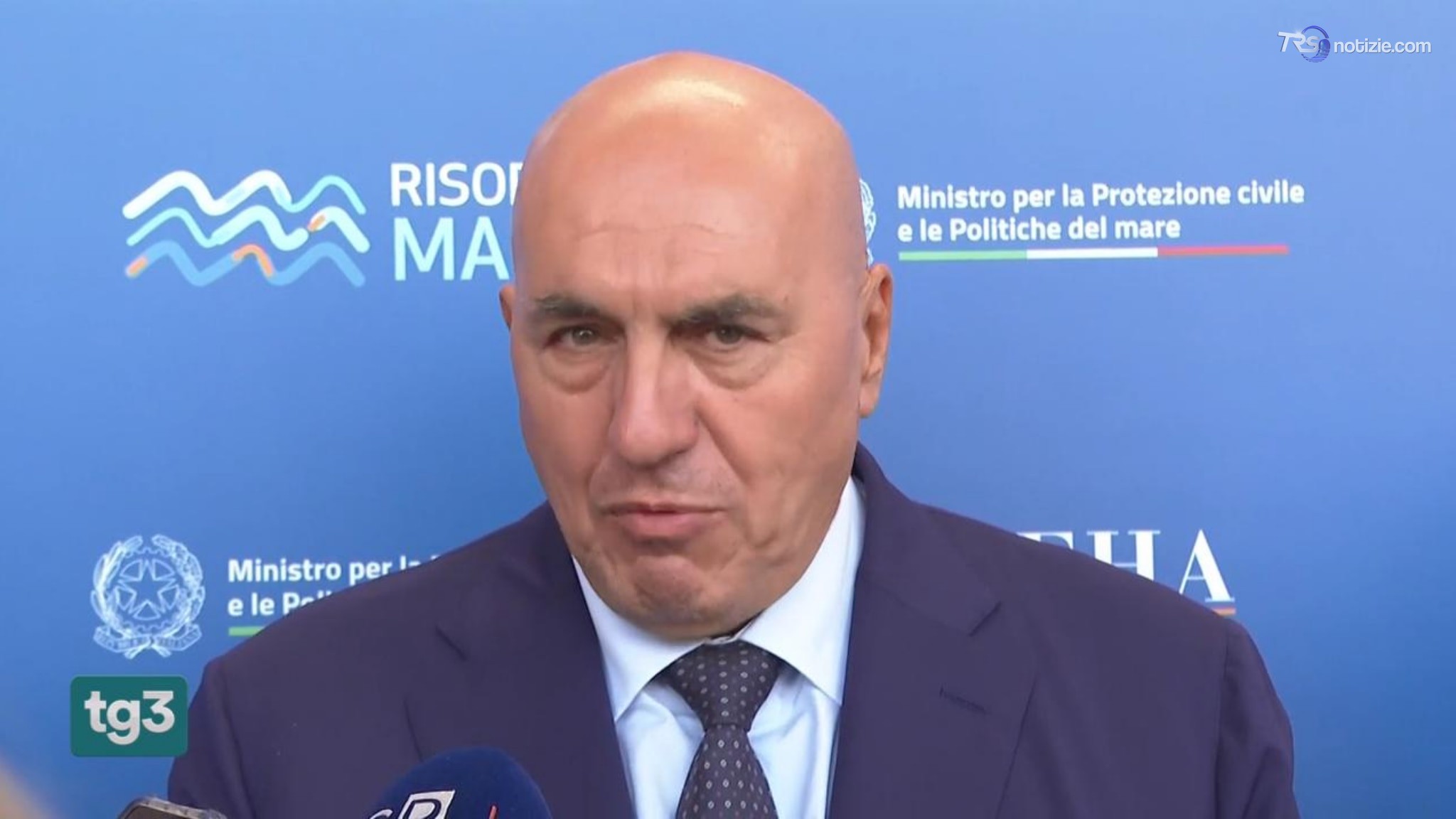 Il ministro Crosetto: "Ripristinare traffico navi italiane attraverso lo stretto di Bab el-Mandeb"