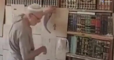 Siria, abbatte il muro che aveva costruito 15 anni fa: riemerge la biblioteca nascosta