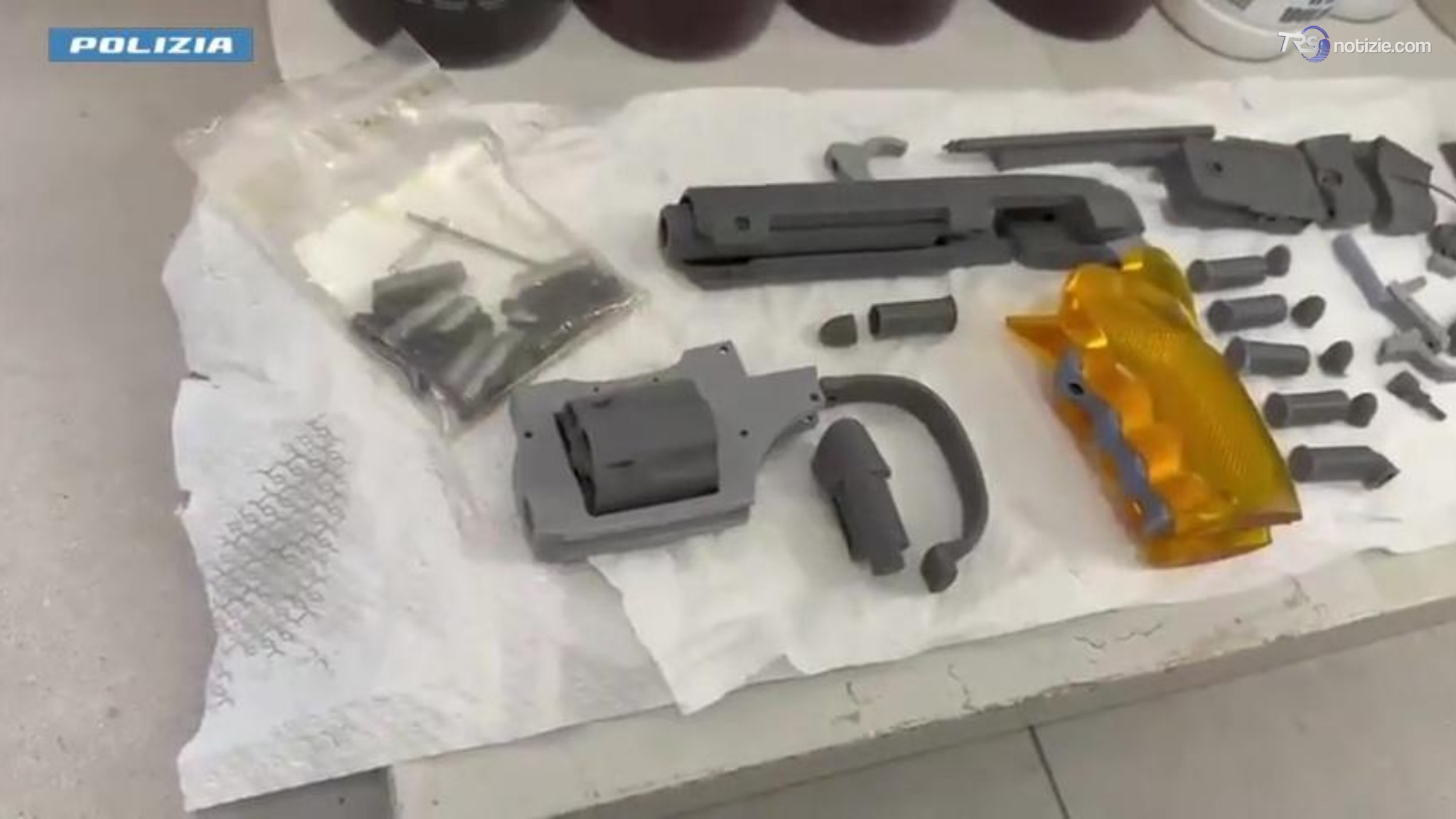 Armi "fantasma": sequestrato laboratorio per realizzare pistole con stampante 3D