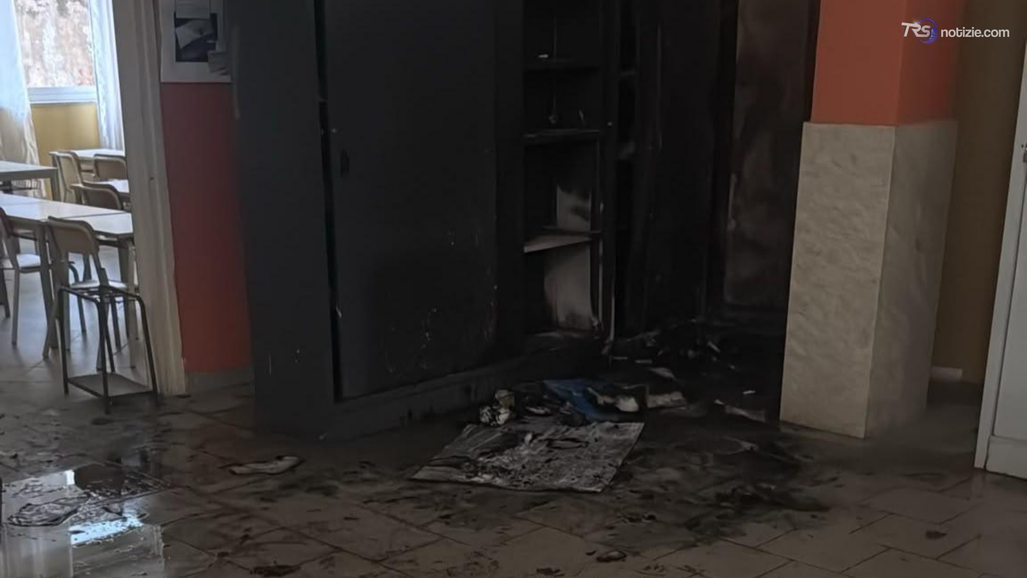 Scuola chiusa per incendio a Gela: individuati tre ragazzini responsabili