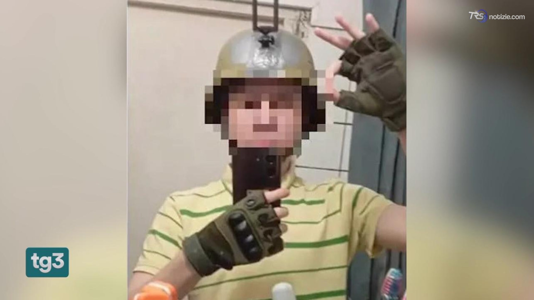 Prof accoltellata da uno studente con tre colpi sotto l’ascella, ancora sotto shock