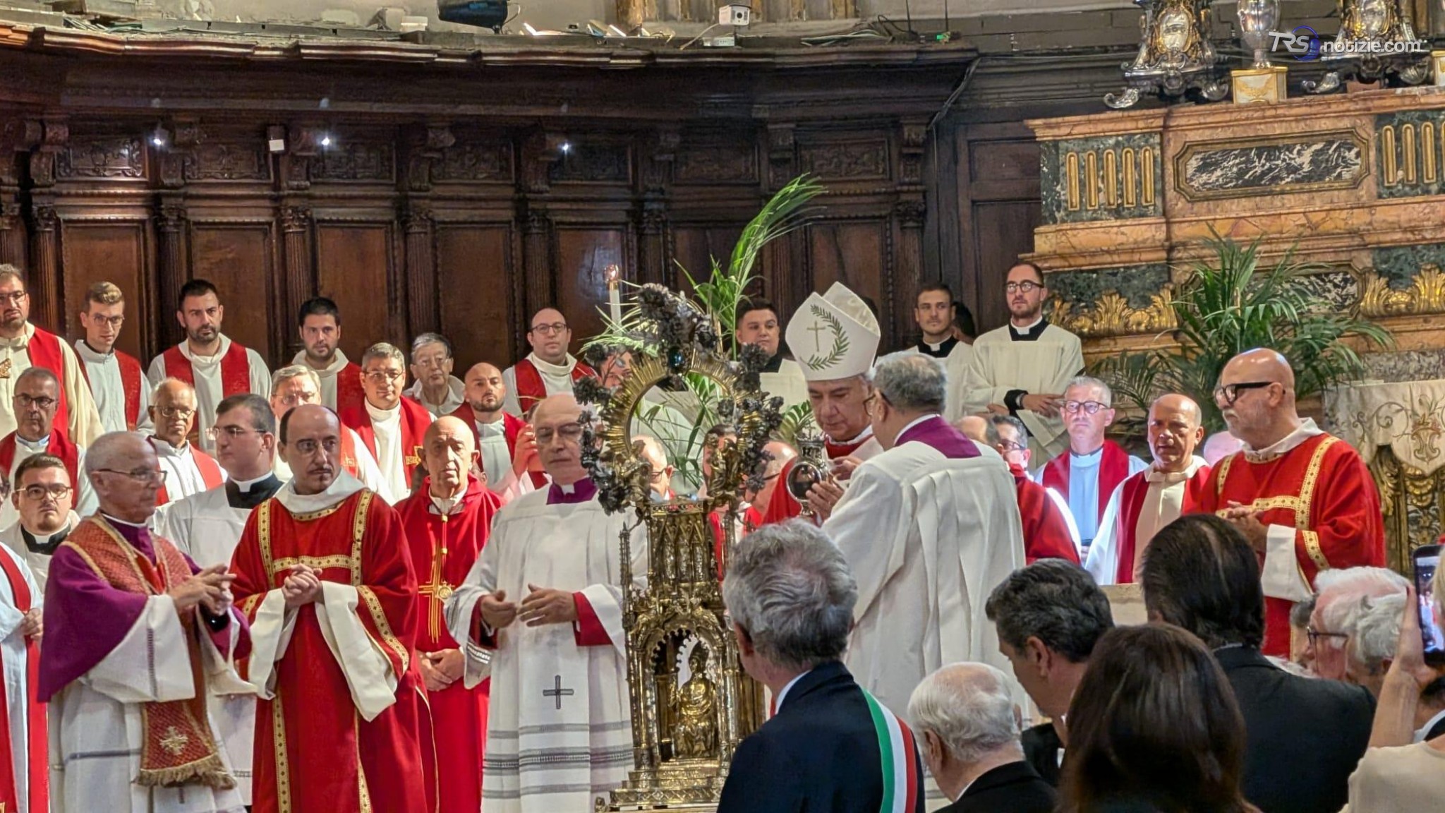 Napoli, si ripete il miracolo di san Gennaro: il sangue si è sciolto
