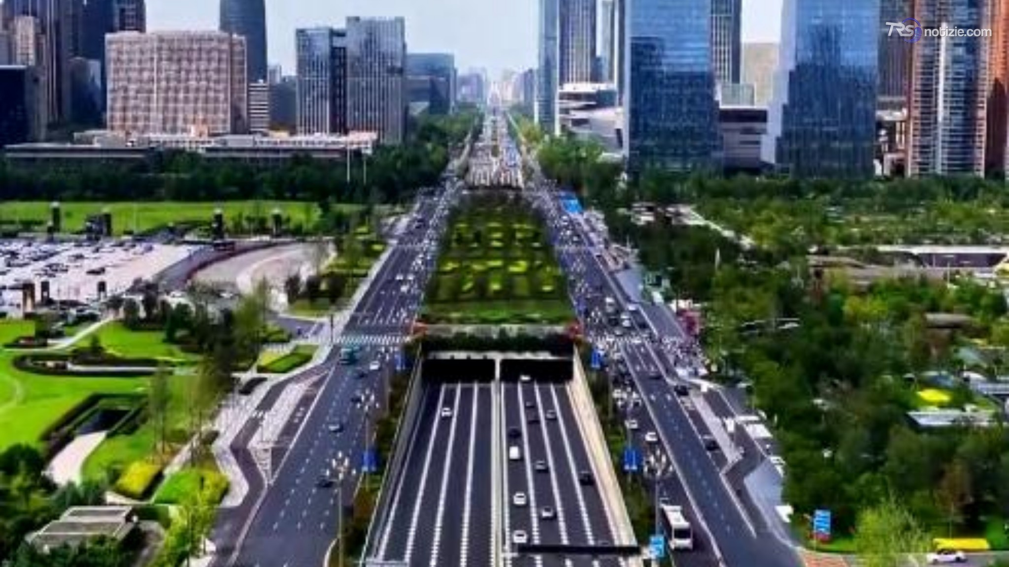 Cina, la strada più lunga del mondo vista dall’alto: 150 chilometri nel Sichuan