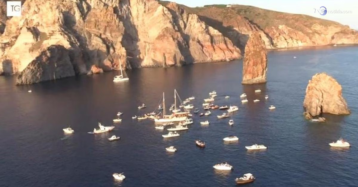 Stromboli, lo sposalizio dei faraglioni