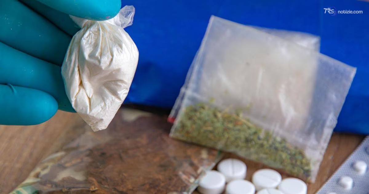 Vende dose a un poliziotto in borghese. Scoperto fortino della droga
