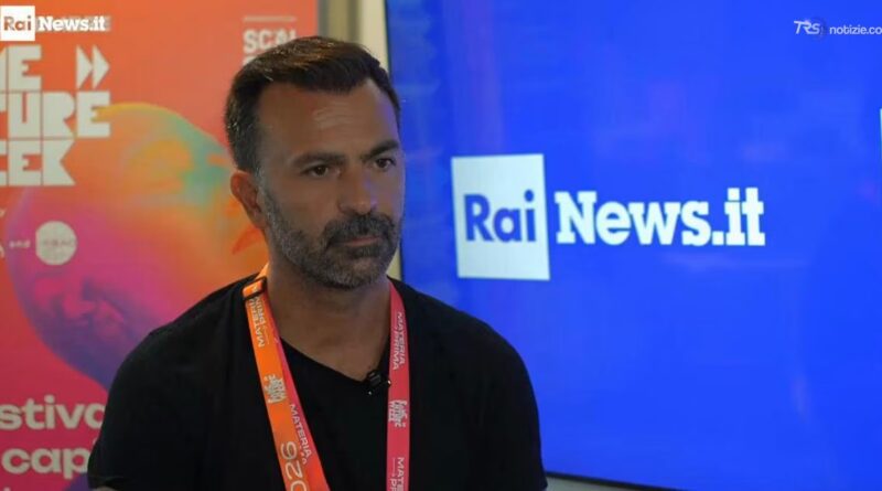 Lorenzo Fioramonti: "L'AI non deve dare risposte, ma ci deve aiutare a fare domande"
